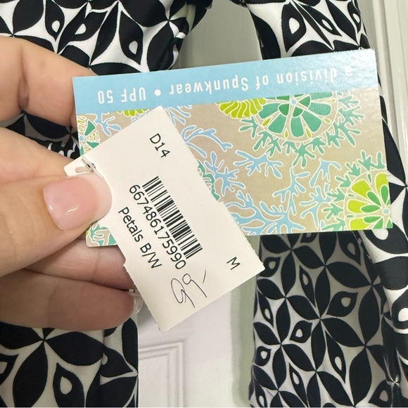 Southwind Hudson 3/4 Sleeve V-neck Dress Medium Petals Black and White - Picture 3 of 8